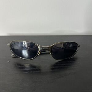 Dark grey Oakley A-Wire 2.0 Vintage 90s style sunglasses